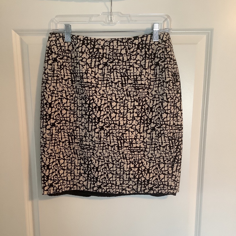 Valerie Bertinelli Mini Skirt Cream/ Black Size 4